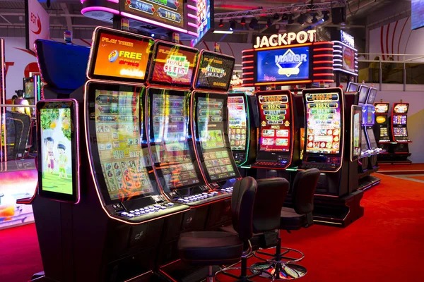 Live dealer blackjack table with multiple players